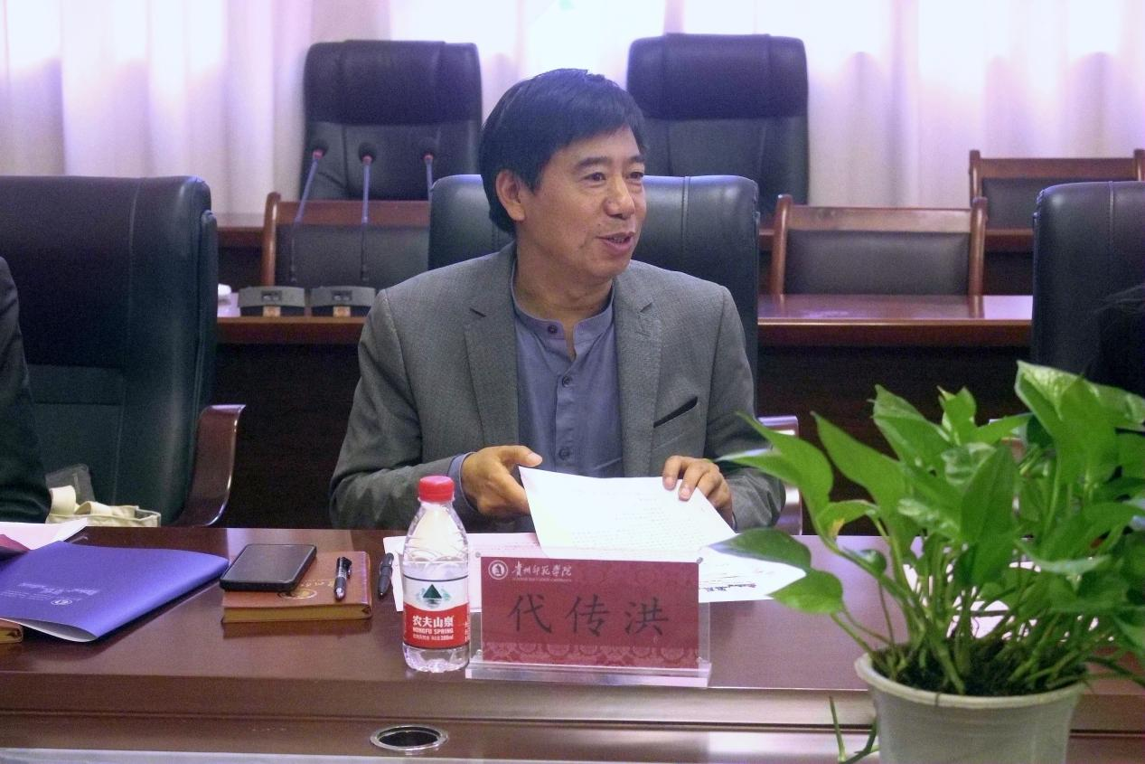 白洁和校长(白洁和校长在里屋)