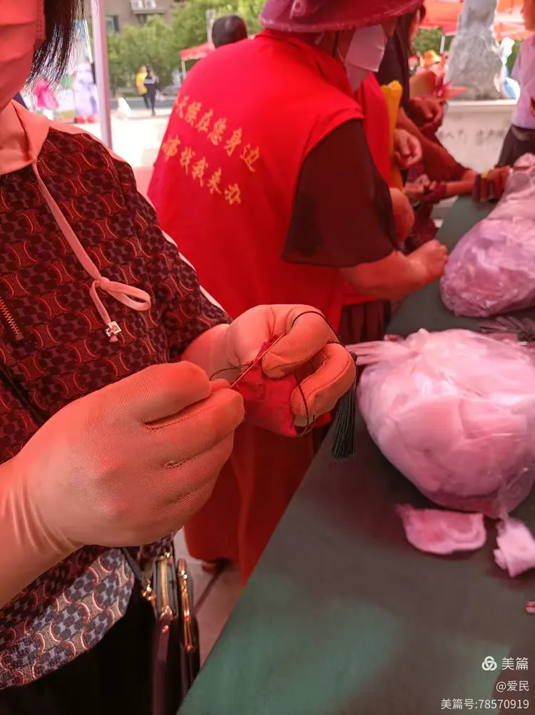 大姐用针不用线(大姐用针不用线的谜语) 大姐用针不用线(大姐用针不用线的谜语)