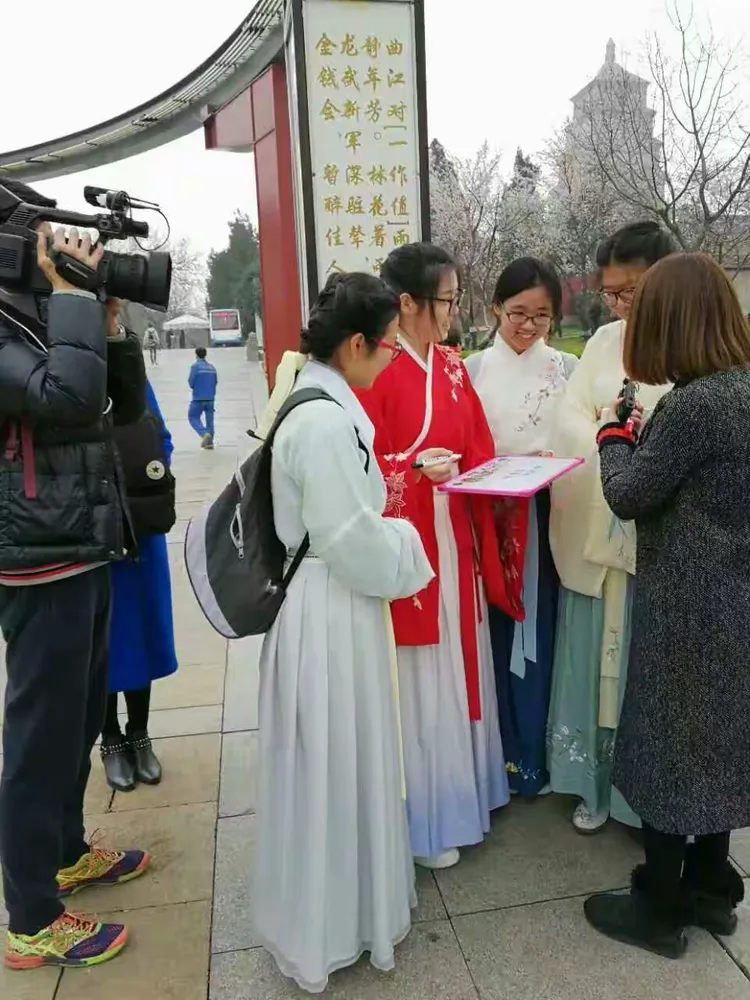 汉家烟尘在东北(汉家烟尘在东北的烟尘是借代吗) 汉家烟尘在东北(汉家烟尘在东北的烟尘是借代吗)