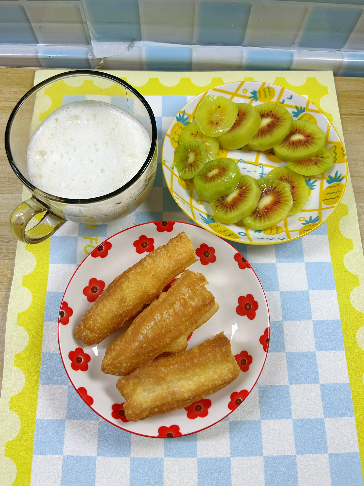 油条怎么做好吃又松软(油条怎么做好吃又松软,面和水的比例是多少?)